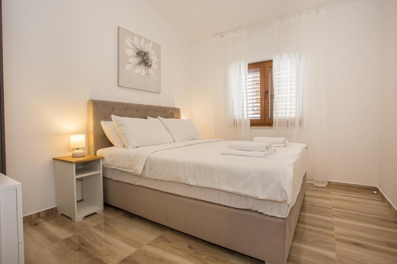 Holiday Home Camellia Poreč Eksteriør bilde